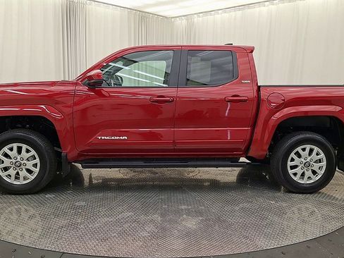 Certified 2025 Toyota Tacoma SR5 AWD/4WD image 12