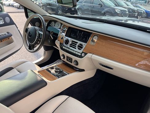 Used 2019 Rolls-Royce Wraith image 41