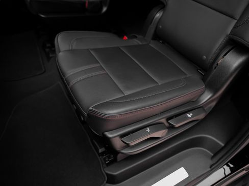 Used 2024 Chevrolet Suburban RST w/ Luxury Package image 64