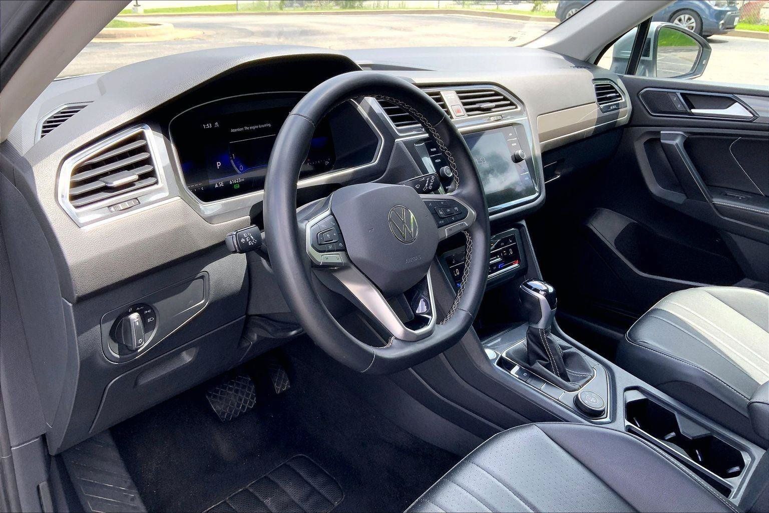 Used 2024 Volkswagen Tiguan SE AWD/4WD image 10