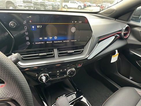 New 2026 Chevrolet Trax RS w/ Sunroof Package image 23