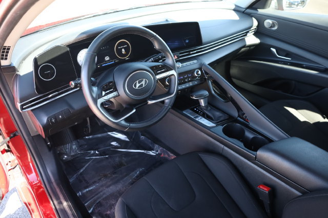 Used 2025 Hyundai Elantra SEL FWD image 12