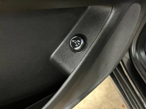 Used 2023 Chevrolet Traverse LT w/ LPO, Floor Liner Package AWD/4WD image 16