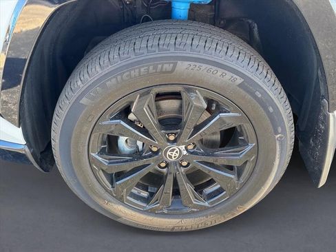 Used 2024 Toyota RAV4 SE image 8