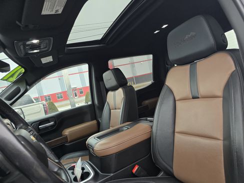 Used 2021 Chevrolet Silverado 1500 High Country w/ Technology Package image 12