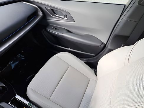 Used 2023 Toyota Prius XLE image 12