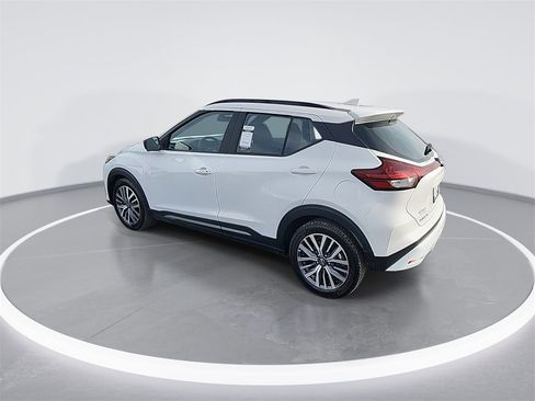 Certified 2024 Nissan Kicks SR image 6