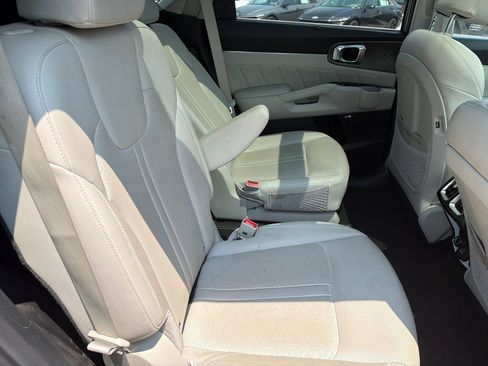 Used 2023 Kia Sorento SX Prestige AWD/4WD image 15