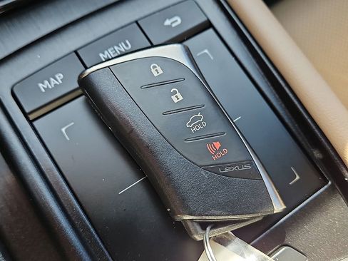 Used 2019 Lexus ES 350 Ultra Luxury w/ Accessory Package image 24