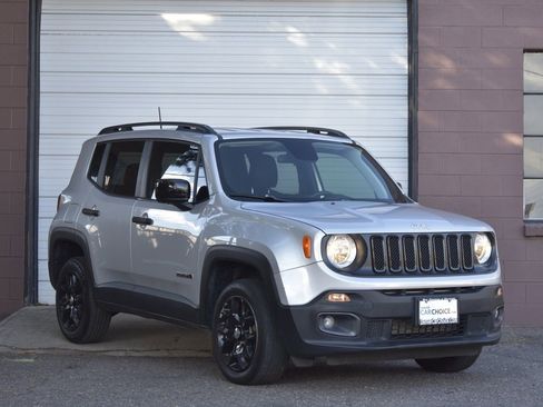 Used 2018 Jeep Renegade Latitude w/ Cold Weather Group image 8