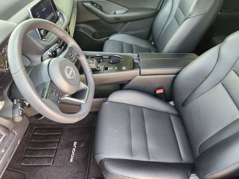 Used 2024 Nissan Rogue SV w/ SV Premium Package FWD image 14