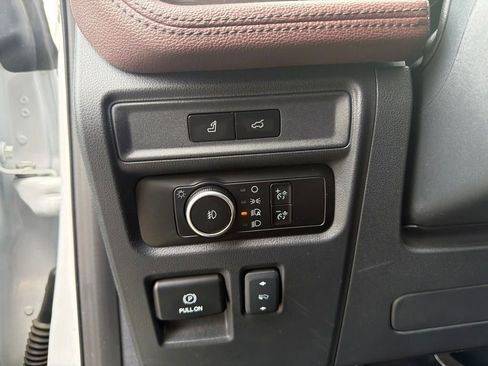Used 2024 Ford Expedition Limited AWD/4WD image 14