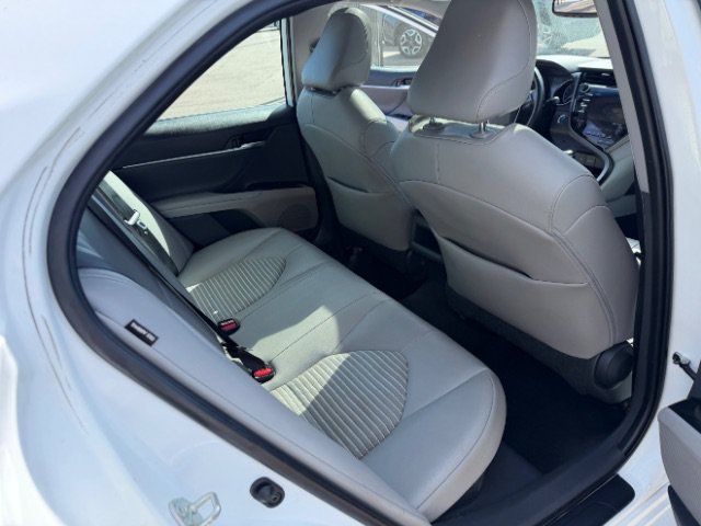 Used 2020 Toyota Camry SE w/ Sunroof Package FWD image 31