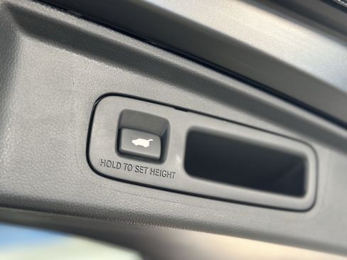 Used 2025 Honda CR-V EX-L image 8