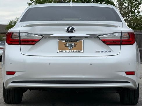 Used 2017 Lexus ES 300h w/ Luxury Package FWD image 4