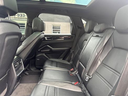 Used 2019 Porsche Cayenne S AWD/4WD image 10