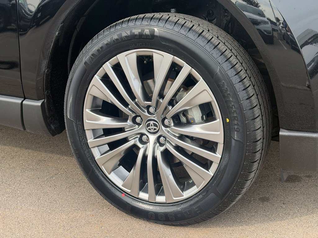 Used 2024 Toyota Venza XLE AWD/4WD image 27