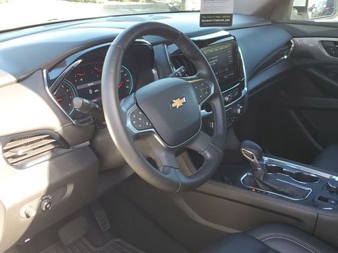 Used 2023 Chevrolet Traverse LT FWD image 16