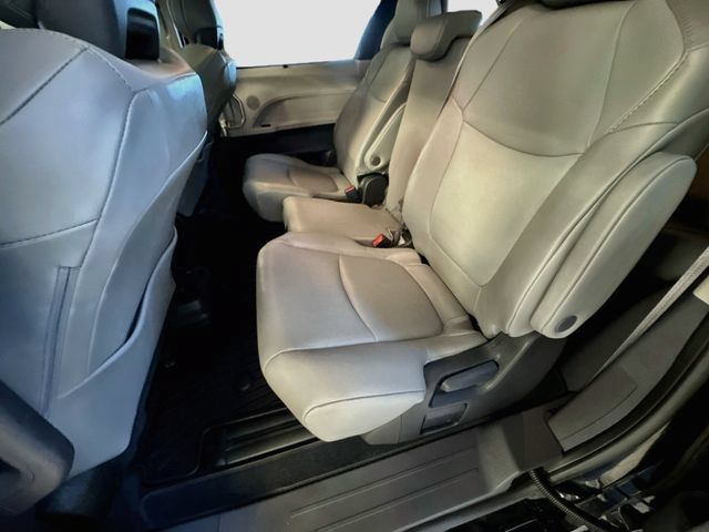 Used 2023 Toyota Sienna XLE w/ XLE Plus Package FWD image 26