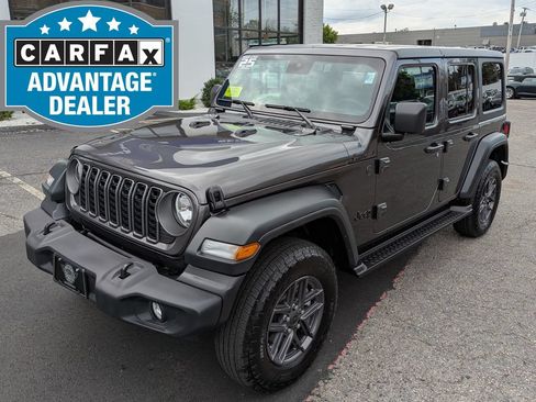 Used 2025 Jeep Wrangler Unlimited Sport AWD/4WD image 2