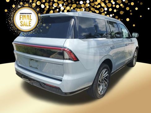 New 2025 Lincoln Navigator Reserve image 6