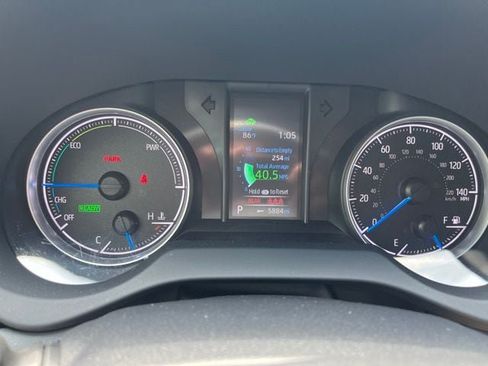 Used 2021 Toyota Venza LE AWD/4WD image 11