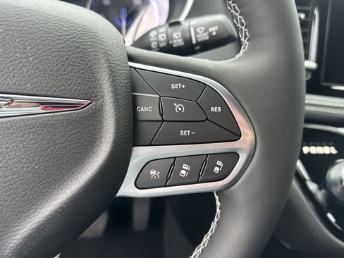 New 2026 Chrysler Pacifica Select AWD/4WD image 7