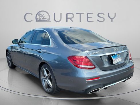 Used 2017 Mercedes-Benz E 300 4MATIC image 2