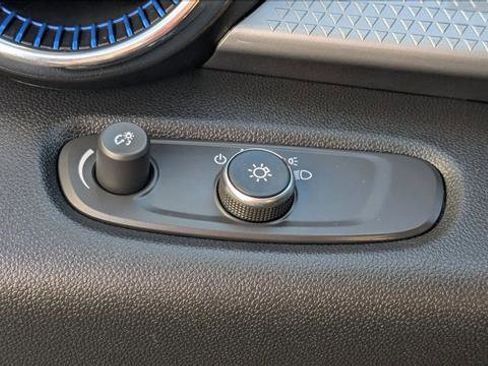 Used 2025 Chevrolet Trax LT image 16