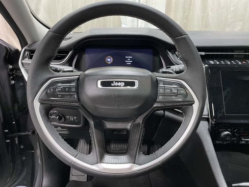 Used 2023 Jeep Grand Cherokee Laredo w/ Luxury Tech Group I AWD/4WD image 11