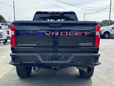 Used 2022 Chevrolet Silverado 2500 High Country image 3
