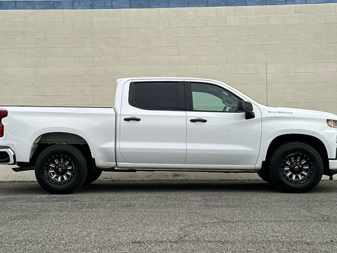 Used 2020 Chevrolet Silverado 1500 Custom w/ Custom Value Package image 3