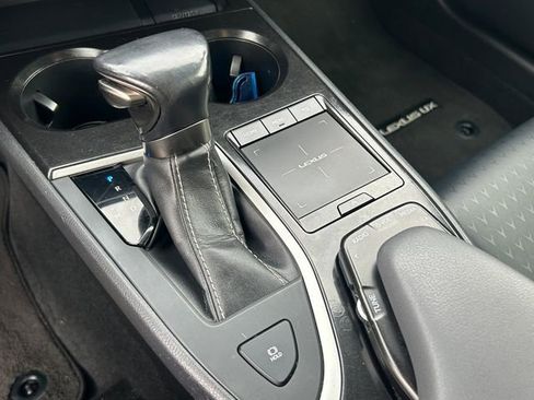 Used 2019 Lexus UX 200 w/ Accessory Package 2 FWD image 18