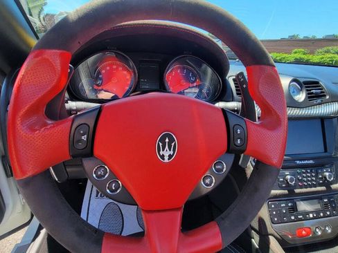 Used 2015 Maserati GranTurismo Sport RWD image 21