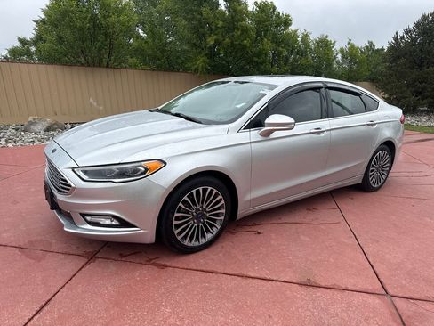 Used 2017 Ford Fusion SE FWD image 4