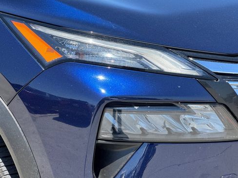 Used 2025 Nissan Rogue SV AWD/4WD image 12