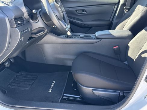 Used 2025 Nissan Sentra S image 9