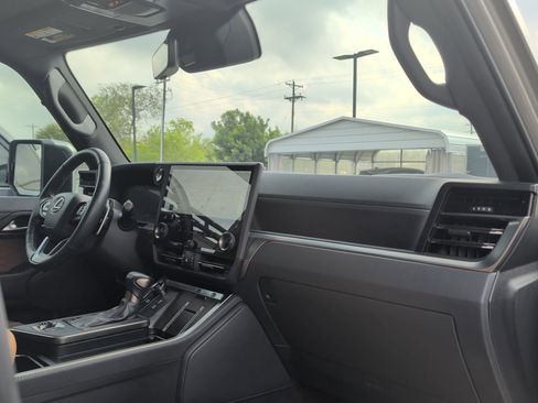 Used 2025 Lexus GX 550 w/ Cold Area Package image 30