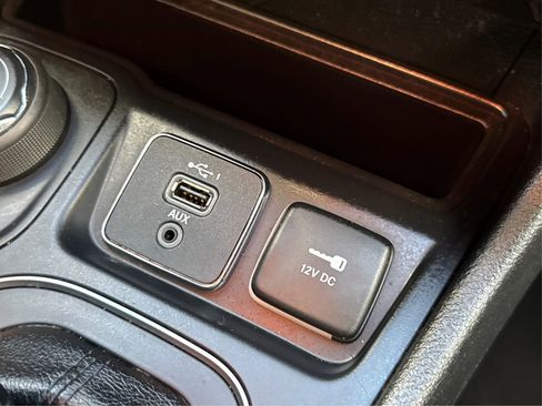 Used 2019 Jeep Cherokee Latitude Plus AWD/4WD image 35