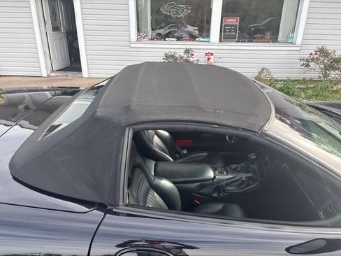 Used 2004 Chevrolet Corvette Convertible w/ Preferred Equipment Group RWD image 16