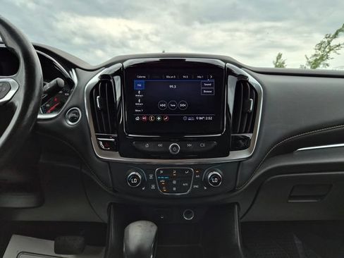 Used 2021 Chevrolet Traverse LT FWD image 25