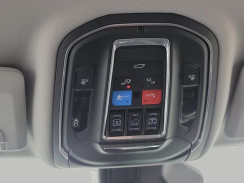 Used 2022 Jeep Grand Cherokee L Limited w/ Luxury Tech Group II AWD/4WD image 19