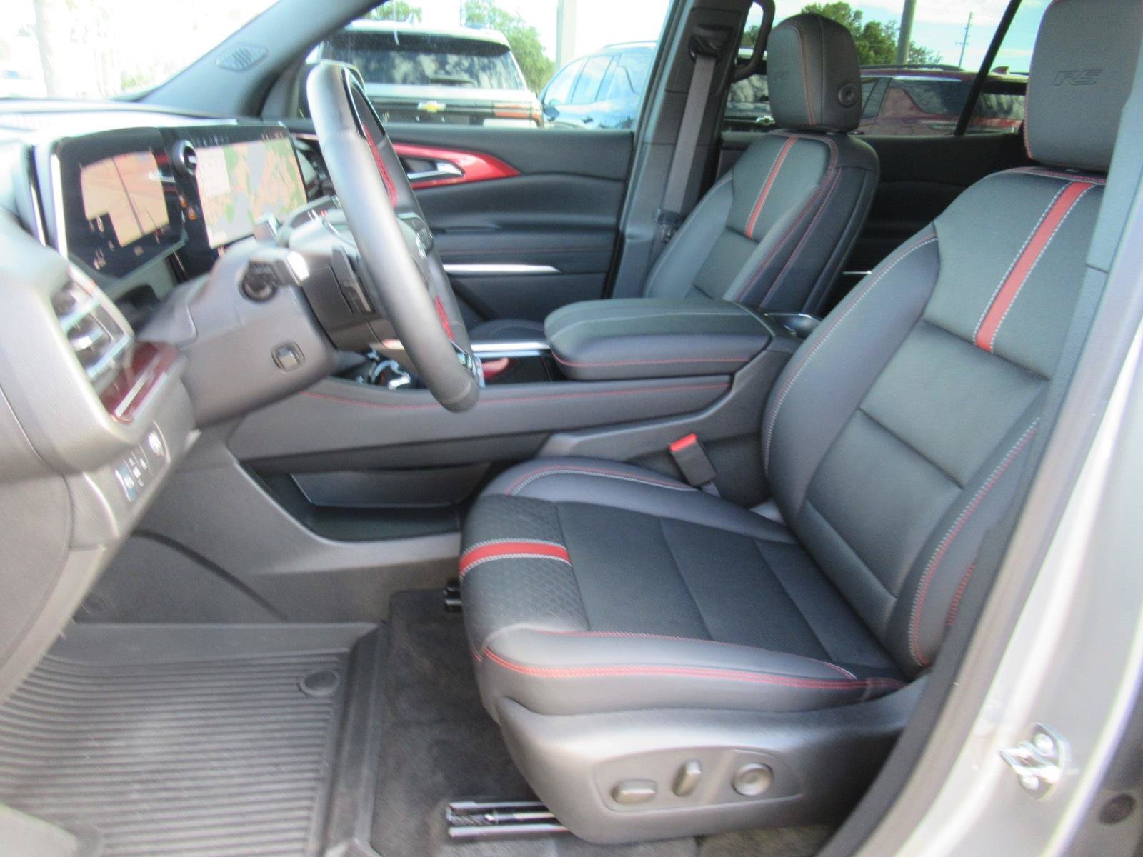 Used 2026 Chevrolet Traverse RS FWD image 19