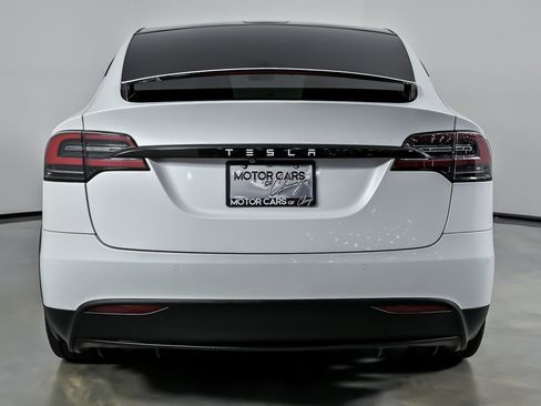 Used 2018 Tesla Model X 75D image 11