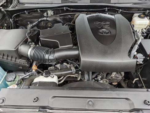 Used 2021 Toyota Tacoma TRD Off-Road AWD/4WD image 33