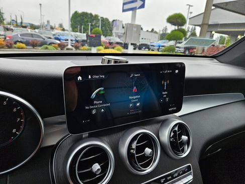 Used 2020 Mercedes-Benz GLC 300 4MATIC image 25
