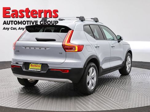 Used 2021 Volvo XC40 T4 Momentum FWD image 5