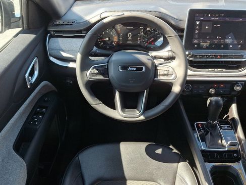 Certified 2024 Jeep Compass Latitude image 11