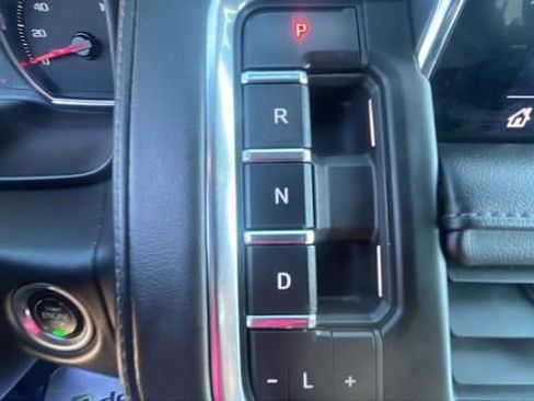 Used 2021 Chevrolet Suburban Z71 image 25