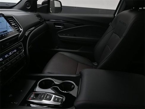 Used 2025 Honda Ridgeline Black Edition image 13
